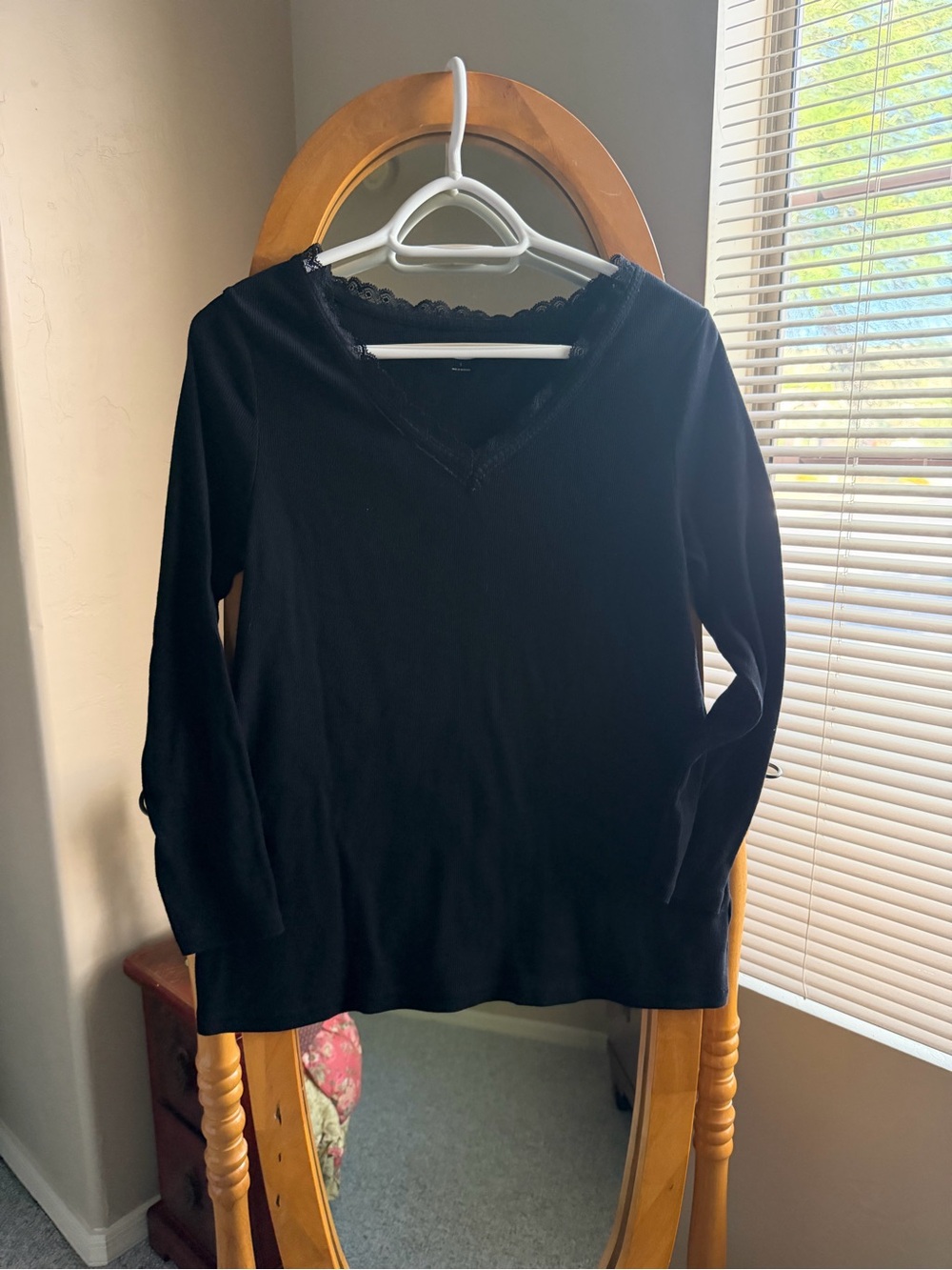 **Old Navy Women’s Long-Sleeve Lace-Trim V-Neck Tee**